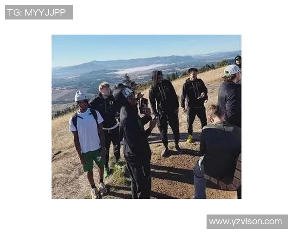 林葳在俄勒冈大学训练期间与队友们积极参与团建活动提升团队凝聚力